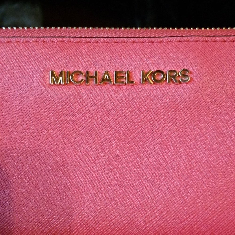 Michael Kors bright pink wallet - Picture 2 of 7
